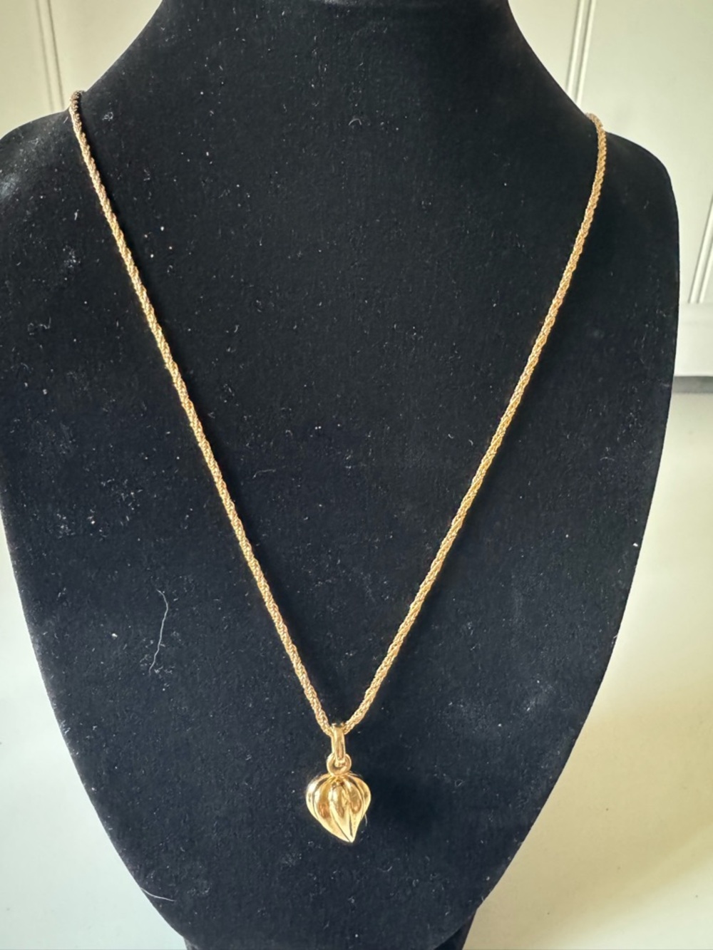 Christian Dior Womenâs Long Gold Vintage Necklace